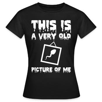 Sex Cadeaux - This is a very old picture of Moi - T-shirt Femme - noir - Devant - AI Model Female 172 dark (172cm)
