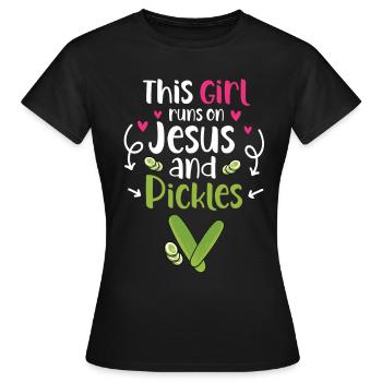 Cette fille court sur Jésus et les cornichons - T-shirt Femme - noir - Devant - AI Model Female 172 dark (172cm)