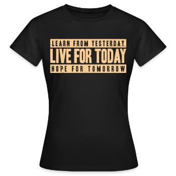 Apprenez d’hier en direct pour aujourd’hui - T-shirt Femme - noir - Devant - AI Model Female 172 dark (172cm)