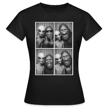 Bigfoot, Alien, Photo, Photo Booth, Alien - Women's T-Shirt - black - Front - AI Model Female 172 dark (172cm)