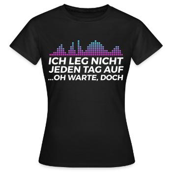 DJ Auftritt Auflegen - Frauen T-Shirt - Schwarz - Vorne - AI Model Female 172 dark (172cm)