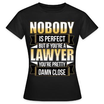 Anwalt - Frauen T-Shirt - Schwarz - Vorne - AI Model Female 172 dark (172cm)
