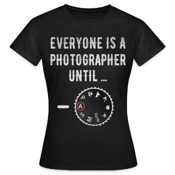photographer - Women's T-Shirt - black - Front - AI Model Female 172 dark (172cm)