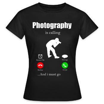 Fotograf Kamera Spiegelreflex Objektiv Foto Camera - Frauen T-Shirt - Schwarz - Vorne - AI Model Female 172 dark (172cm)