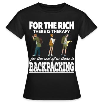 Reiche haben Therapie Wir sind Backpacker - Frauen T-Shirt - Schwarz - Vorne - AI Model Female 172 dark (172cm)