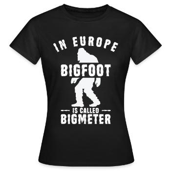 Bigfoot Sasquatch Yeti - Frauen T-Shirt - Schwarz - Vorne - AI Model Female 172 dark (172cm)