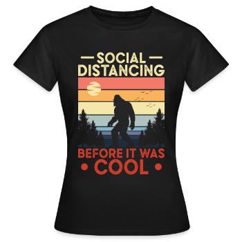 Bigfoot Sasquatch Yeti - Frauen T-Shirt - Schwarz - Vorne - AI Model Female 172 dark (172cm)