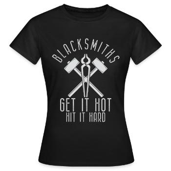 Schmied Hufschmied Amboss Schmiedeeisen - Frauen T-Shirt - Schwarz - Vorne - AI Model Female 172 dark (172cm)