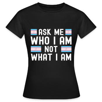 Transgender - Frauen T-Shirt - Schwarz - Vorne - AI Model Female 172 dark (172cm)