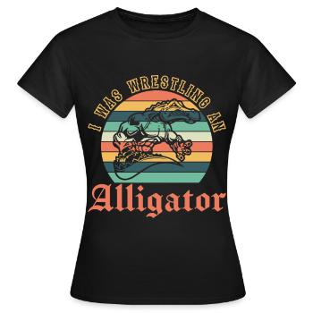Crocodile Alligator Wrestling Reptile Gift - Women's T-Shirt - black - Front - AI Model Female 172 dark (172cm)
