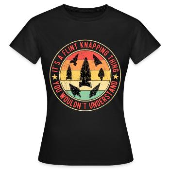 Pfeilspitzen Speerspitze Flint Knapping - Frauen T-Shirt - Schwarz - Vorne - AI Model Female 172 dark (172cm)