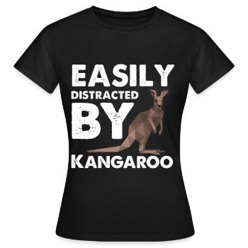 Abgelenkt durch Känguru-Outback-Australien-Beutelt - Frauen T-Shirt - Schwarz - Vorne - AI Model Female 172 dark (172cm)