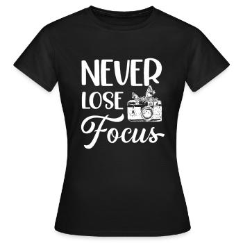 Ne perdez jamais de vue la photographie de l’appareil photo - T-shirt Femme - noir - Devant - AI Model Female 172 dark (172cm)