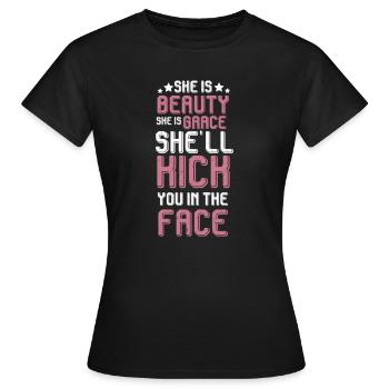 She Is Beauty She Is Grace She Will Kick You In - Frauen T-Shirt - Schwarz - Vorne - AI Model Female 172 dark (172cm)