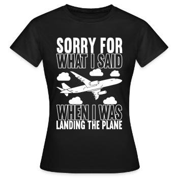 Pilot Flugzeug - Frauen T-Shirt - Schwarz - Vorne - AI Model Female 172 dark (172cm)