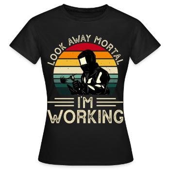 Schweißen Schweißer - Frauen T-Shirt - Schwarz - Vorne - AI Model Female 172 dark (172cm)