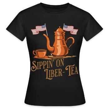 Siroter du thé Liber-tea Independence Day Fun - T-shirt Femme - noir - Devant - AI Model Female 172 dark (172cm)