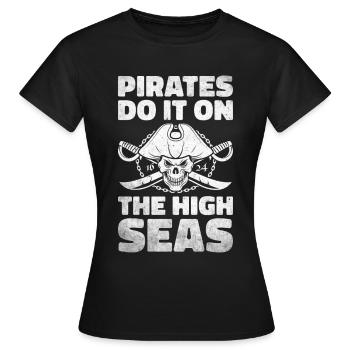 Pirat Totenkopf Freibeuter Piratenschiff - Frauen T-Shirt - Schwarz - Vorne - AI Model Female 172 dark (172cm)