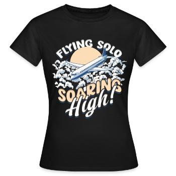 Erster Alleinflug Pilot Flying Solo Soaring High - Frauen T-Shirt - Schwarz - Vorne - AI Model Female 172 dark (172cm)