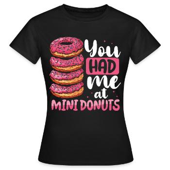 Donuts Donut - Frauen T-Shirt - Schwarz - Vorne - AI Model Female 172 dark (172cm)