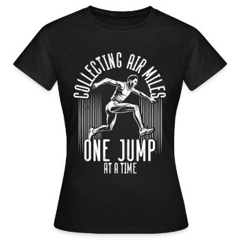 Saut en longueur Saut en longueur Collecter des miles aériens - T-shirt Femme - noir - Devant - AI Model Female 172 dark (172cm)