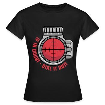 Prise de vue à longue distance en cas de doute - T-shirt Femme - noir - Devant - AI Model Female 172 dark (172cm)