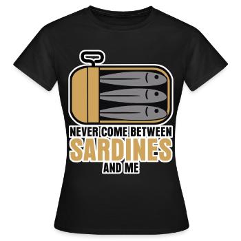 Sardine Angeln Angler Sardinen - Frauen T-Shirt - Schwarz - Vorne - AI Model Female 172 dark (172cm)