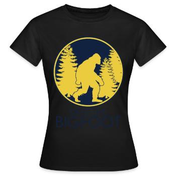 Bigfoot Sasquatch - Frauen T-Shirt - Schwarz - Vorne - AI Model Female 172 dark (172cm)