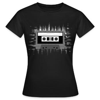 Musikkassette Tape - Frauen T-Shirt - Schwarz - Vorne - AI Model Female 172 dark (172cm)
