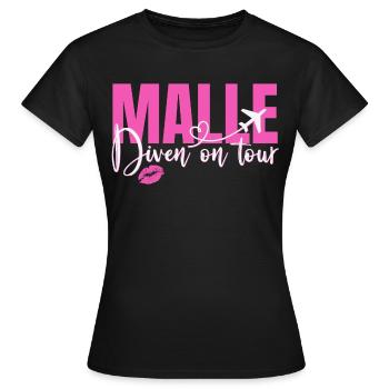 Mallorca Sprüche Malle Diven On Tour Urlaub Party - Frauen T-Shirt - Schwarz - Vorne - AI Model Female 172 dark (172cm)