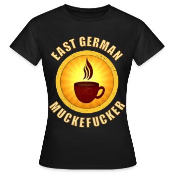 Café DDR muckefuck avec tasse dans un style rétro - T-shirt Femme - noir - Devant - AI Model Female 172 dark (172cm)