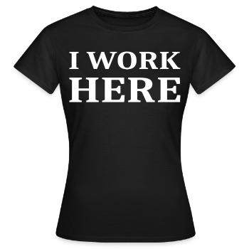 Ich Arbeite hier - Frauen T-Shirt - Schwarz - Vorne - AI Model Female 172 dark (172cm)