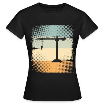 Kran - Frauen T-Shirt - Schwarz - Vorne - AI Model Female 172 dark (172cm)