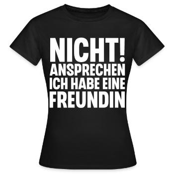 Nicht Ansprechen Ich Habe Eine Freundin - Frauen T-Shirt - Schwarz - Vorne - AI Model Female 172 dark (172cm)