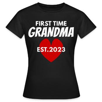 Oma zum ersten Mal - Oma 2023 - Frauen T-Shirt - Schwarz - Vorne - AI Model Female 172 dark (172cm)
