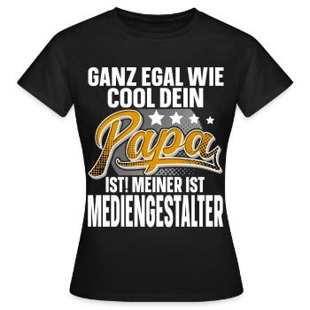 Mediengestalter Papa Vater Vatertag Cooler Papa - Frauen T-Shirt - Schwarz - Vorne - AI Model Female 172 dark (172cm)