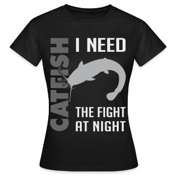 Wels fischen Kampf mit dem starken Wels - Frauen T-Shirt - Schwarz - Vorne - AI Model Female 172 dark (172cm)
