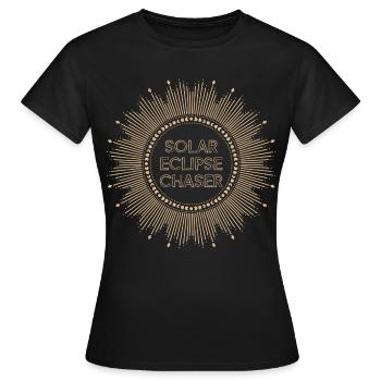 Chasseur d’éclipses solaires - T-shirt Femme - noir - Devant - AI Model Female 172 dark (172cm)