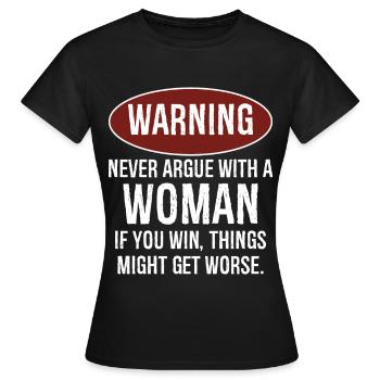 Warnung: Streite dich niemals mit einer Frau - Frauen T-Shirt - Schwarz - Vorne - AI Model Female 172 dark (172cm)