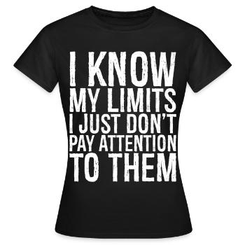 Ich kenne meine Grenzen, ich achte nur nicht auf sie - Frauen T-Shirt - Schwarz - Vorne - AI Model Female 172 dark (172cm)