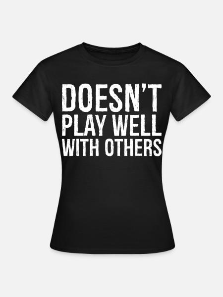 doesn't play well with others - Frauen T-Shirt - Schwarz