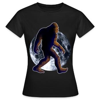 Bigfoot Sasquatch und Mond - Frauen T-Shirt - Schwarz - Vorne - AI Model Female 172 dark (172cm)
