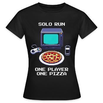 Course en solo : un joueur, une pizza | Jeu solo - T-shirt Femme - noir - Devant - AI Model Female 172 dark (172cm)