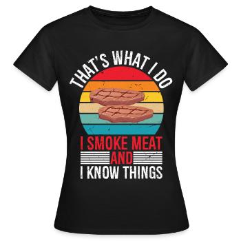 Funny Pitmaster I Smoke Meat BBQ Smoker Grill  - Frauen T-Shirt - Schwarz - Vorne - AI Model Female 172 dark (172cm)
