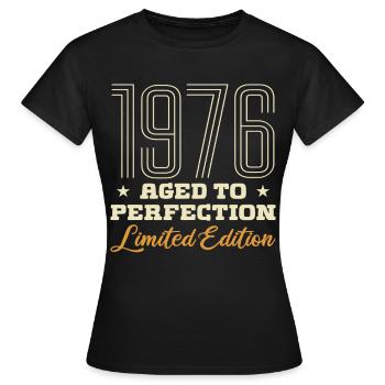 1976 L'âge de la Perfection Cadeau Anniversaire 76 - T-shirt Femme - noir - Devant - AI Model Female 172 dark (172cm)