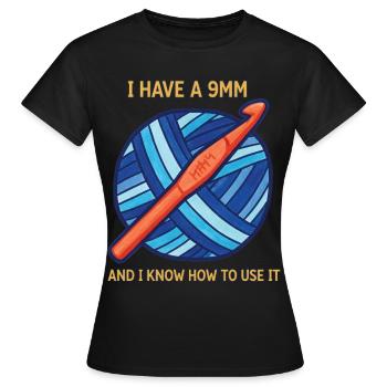 Crochet Lover Knitting Ich habe eine 9mm und ich kenne es - Frauen T-Shirt - Schwarz - Vorne - AI Model Female 172 dark (172cm)