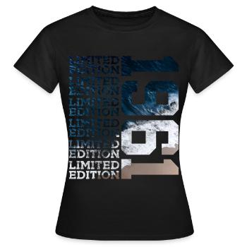LIMITED EDITION 1961 65 JAHRE 65. GEBURTSTAG - Frauen T-Shirt - Schwarz - Vorne - AI Model Female 172 dark (172cm)