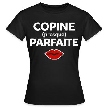Perfekte Freundin, Humor, Geschenkidee, Frau - Frauen T-Shirt - Schwarz - Vorne - AI Model Female 172 dark (172cm)