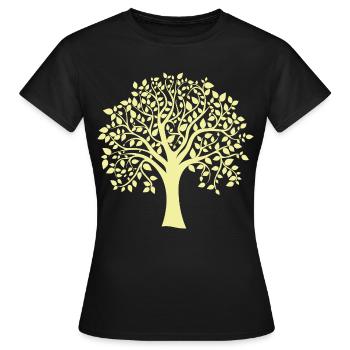 Silhouette jaune d’arbre jumbo imprimé - T-shirt Femme - noir - Devant - AI Model Female 172 dark (172cm)