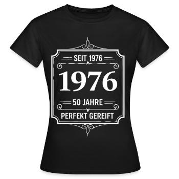 Millésime 1976 – 50 ans parfaitement maturé - T-shirt Femme - noir - Devant - AI Model Female 172 dark (172cm)